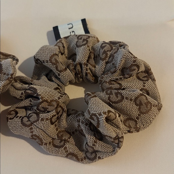 Gucci scrunchie GWP set of 2 - Picture 2 of 5